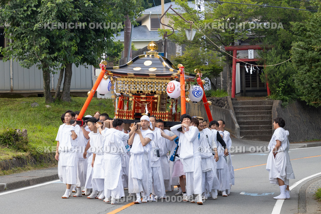 山梨県　平野天満宮　天王祭　神輿渡御　発輿（石割神社前）