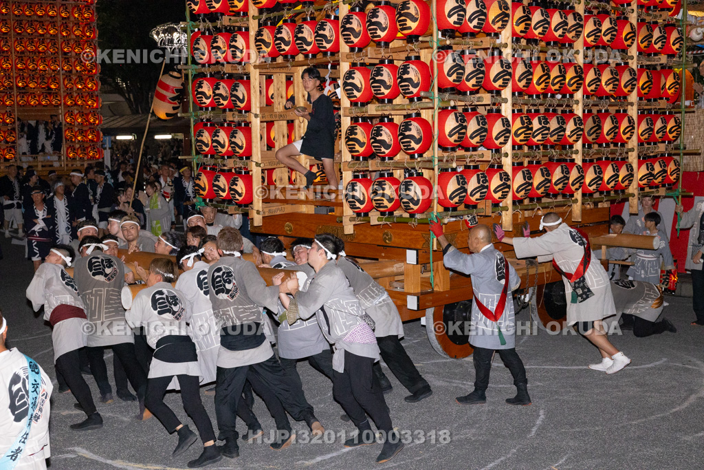 埼玉県　久喜提燈祭り「天王様」　提燈山車の方向転換（本三）