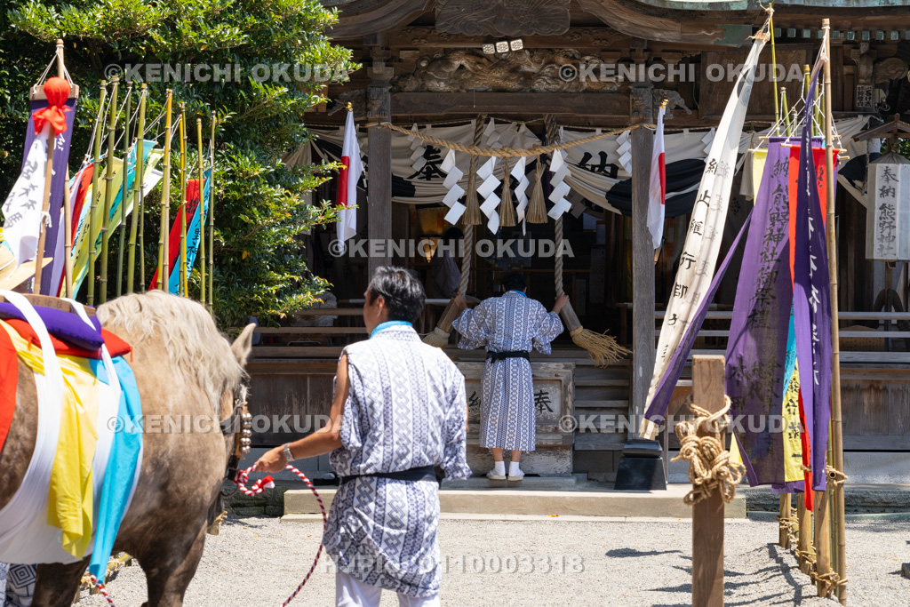 福島県 御宝殿の稚児田楽・風流 役馬の参拝