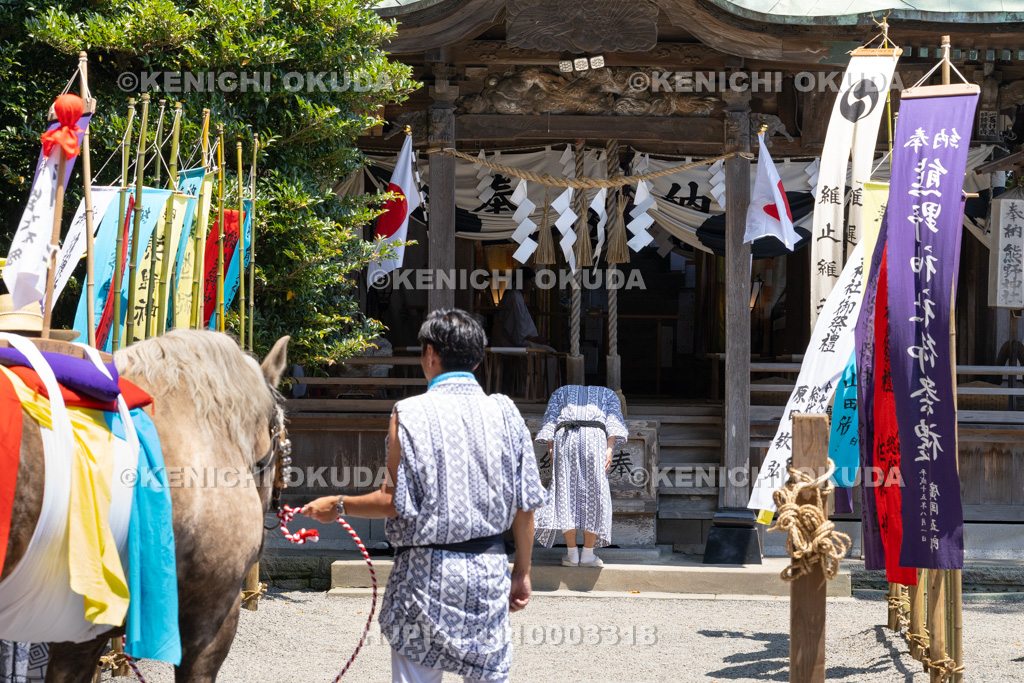 福島県 御宝殿の稚児田楽・風流 役馬の参拝