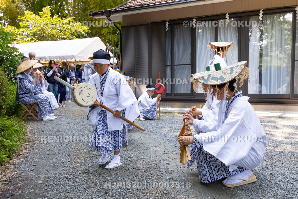 福島県 御宝殿の稚児田楽・風流 田楽演奏(宮司宅)