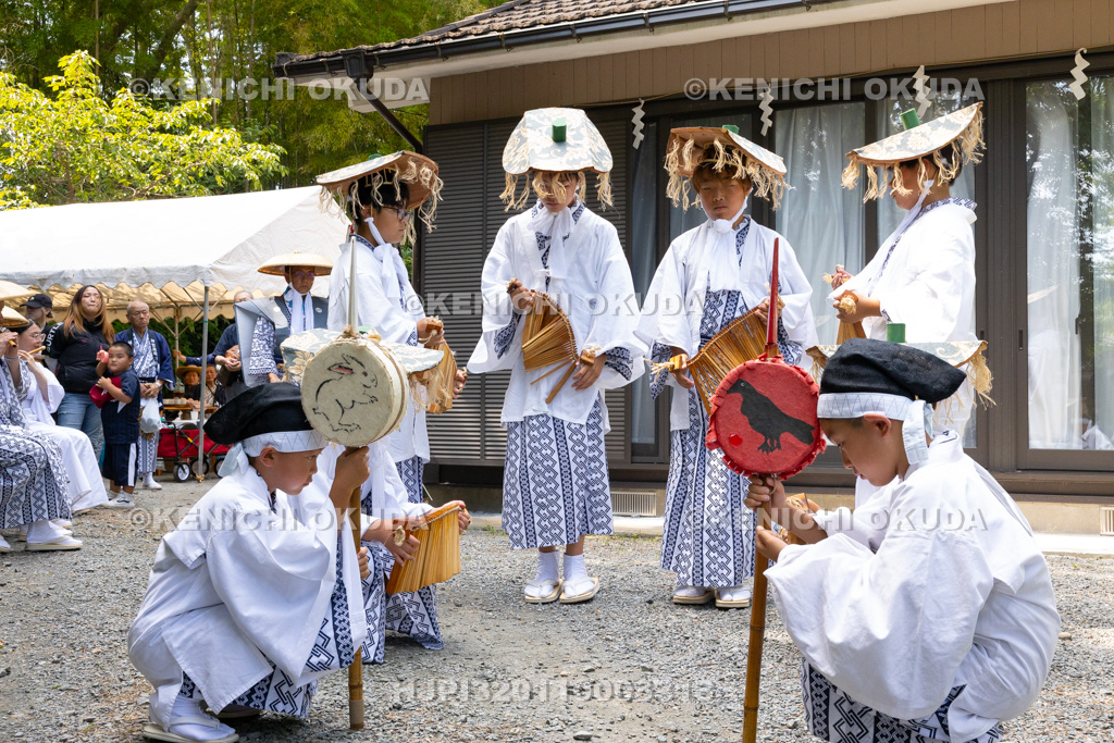 福島県 御宝殿の稚児田楽・風流 田楽演奏(宮司宅)