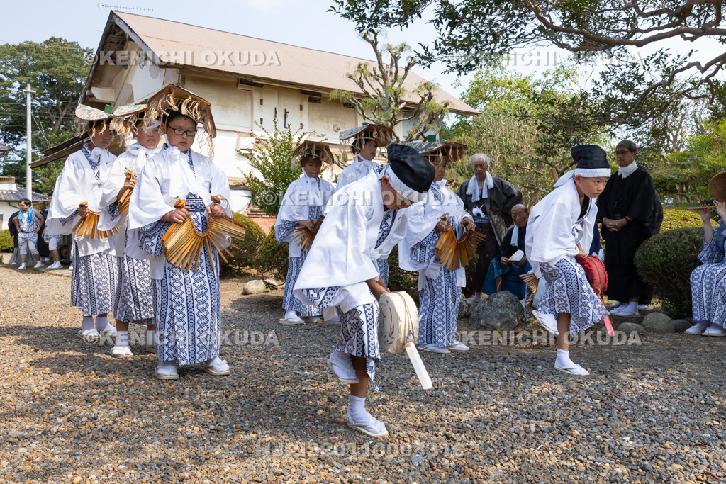 福島県　御宝殿の稚児田楽・風流　田楽演奏（高橋宅）