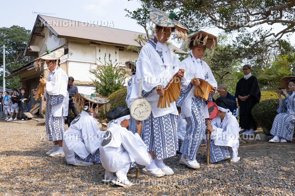 福島県　御宝殿の稚児田楽・風流　田楽演奏（高橋宅）