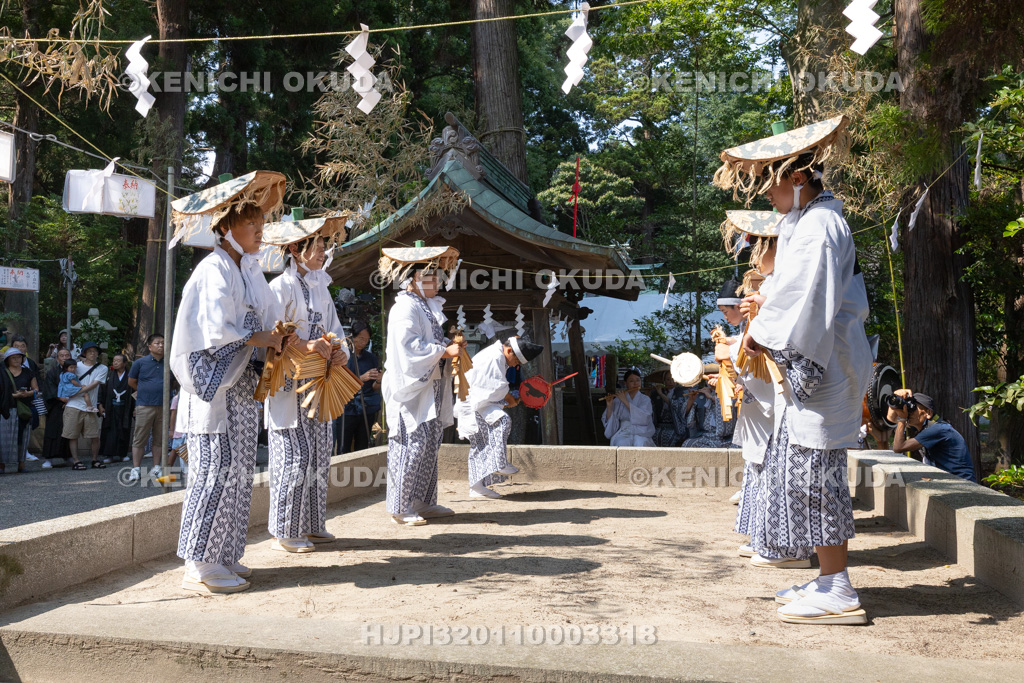 福島県　御宝殿の稚児田楽・風流　田楽演奏（神前常設舞台）