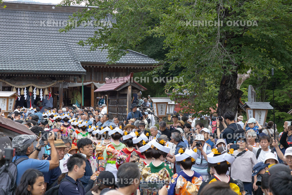 福島県　会津田島祇園祭　渡御祭　七行器行列
