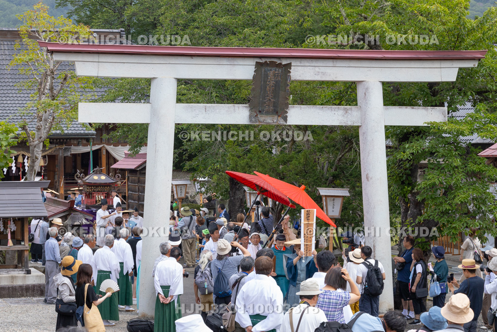 福島県　会津田島祇園祭　渡御祭　神輿渡御　発輿
