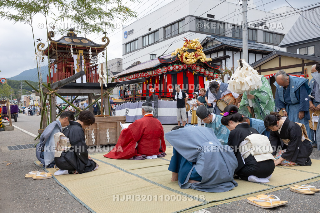 福島県　会津田島祇園祭　渡御祭　神輿前の神事　祝詞奏上